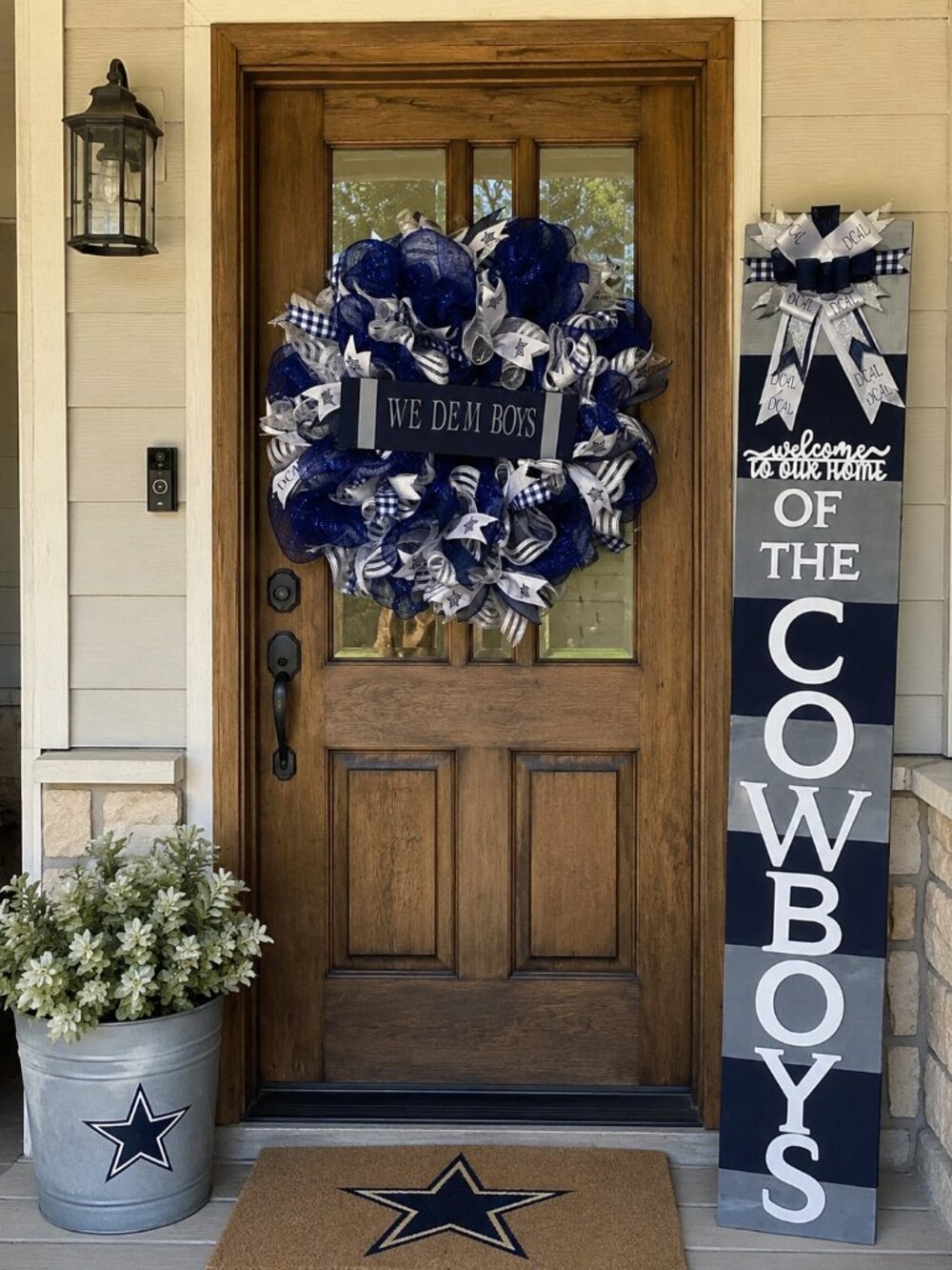 FRONT DOOR WREATH AND BOARD SIGN